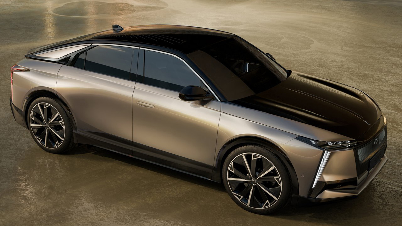 N°8: Η ηλεκτρική ναυαρχίδα της DS έχει 375 άλογα & 750 χλμ. αυτονομία 